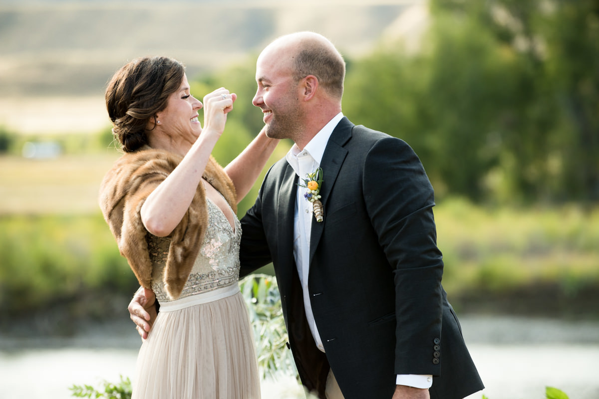 Paradise Valley Montana Wedding ceremony kiss yellowstone river