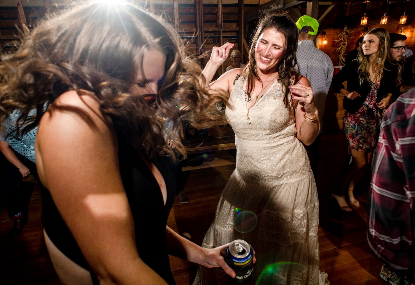 Star-M-Barn-Wedding-Day-bride-reception-dancing