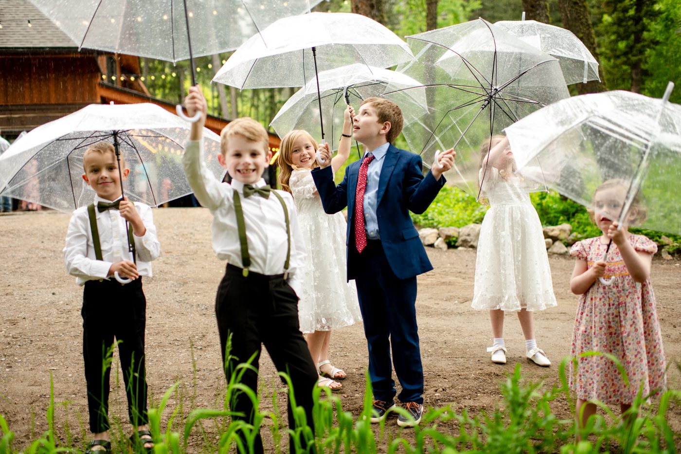 Kids-with-umbrellas-at-The-Woodlands-at-Cottonwood-Canyon